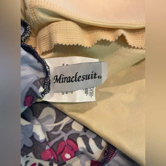 Miraclesuit Floral Swimwear. Size 16 woman’s. Mint! - Picture 5 of 5